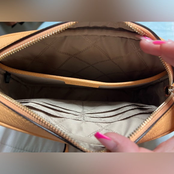 Michael Kors crossbody - Picture 5 of 10